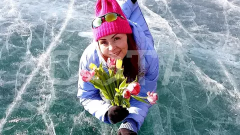 Праздничный тур по льду Байкала на 8 марта - фото 1